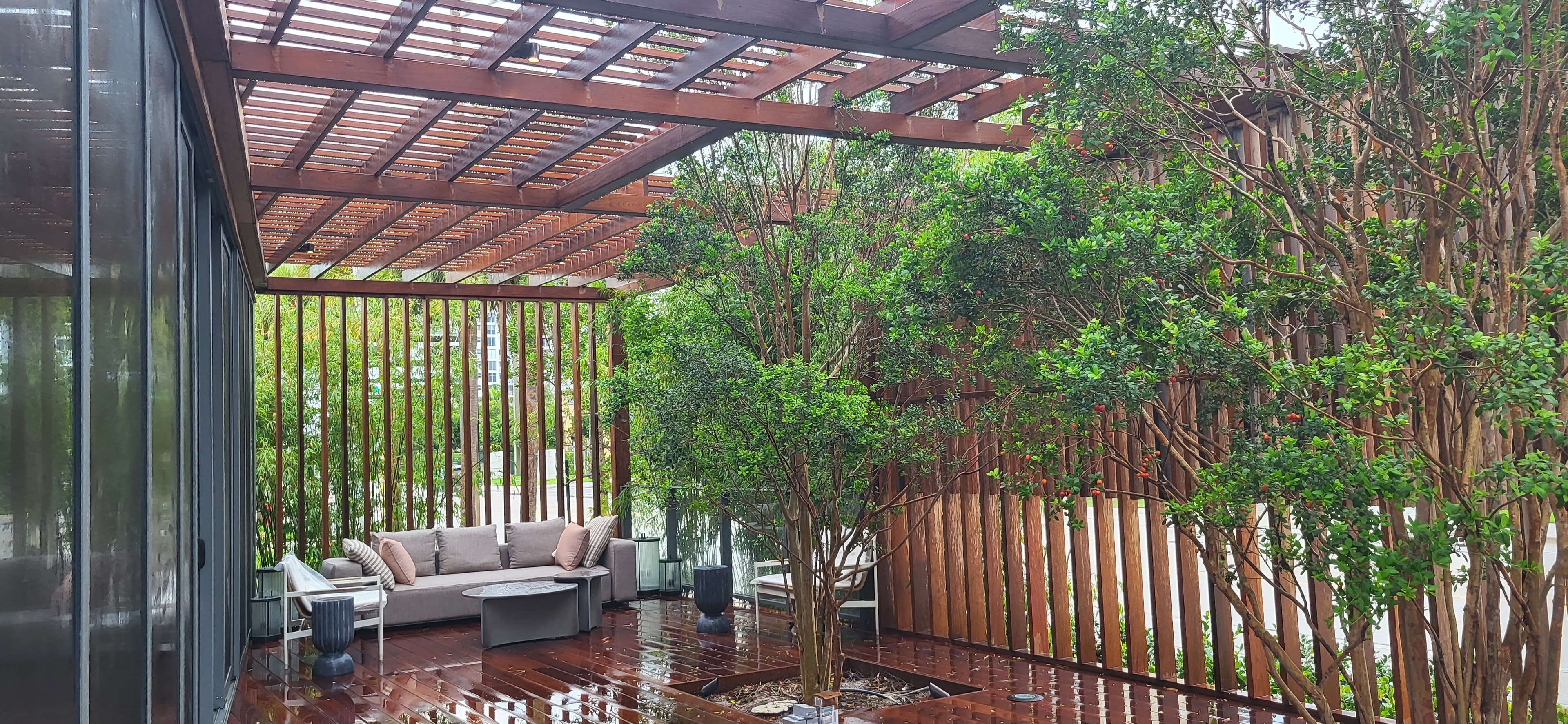 Waldorf Astoria Pompano Beach — patio with pergola and climbing vines
